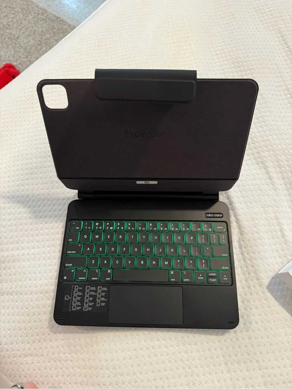 typecase Edge Magic-Style Keyboard Case for iPad Air 11/Pro 11 Gen 1-4